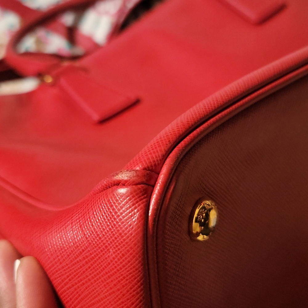 Prada - Picture 8 of 17